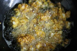 Deep frying pakoras in sizzling oil
