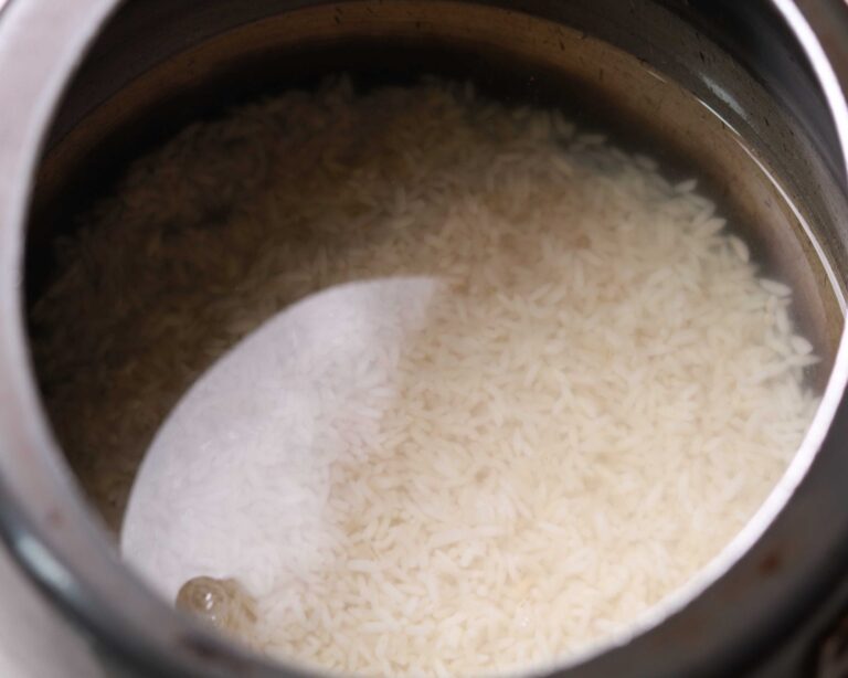 Cooker with soaked rice