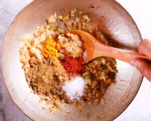Spices blend for flavorful brinjal.