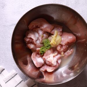 Flavorful marination with ginger, garlic, and green chilli for chicken tikka