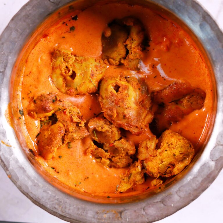 Tasty Chicken Tikka in Creamy Sauce