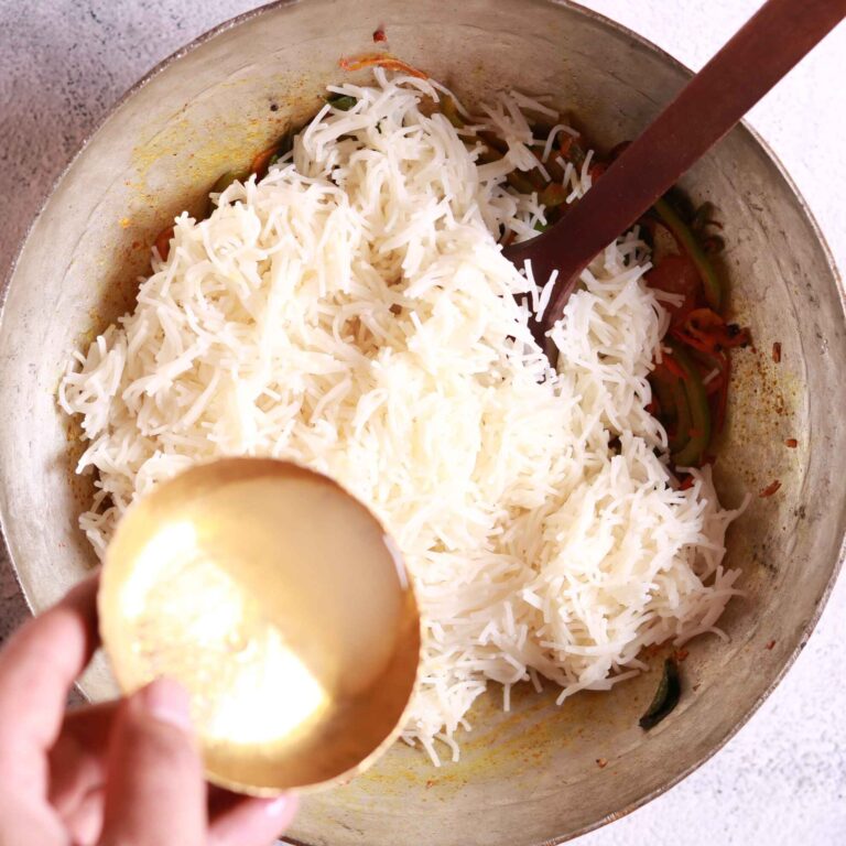 Add the cooked vermicelli and lime juice to the wok. Stir well to mix. (Semiya Upma)