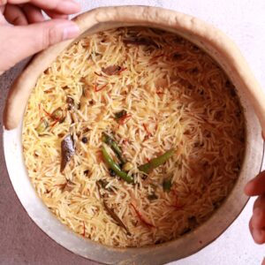 Sealing vessel with dough
