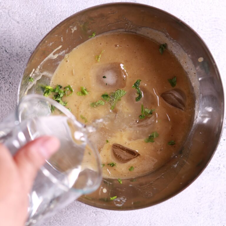 Aam Panna preparation