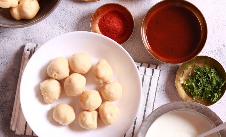 Vadas in bowl