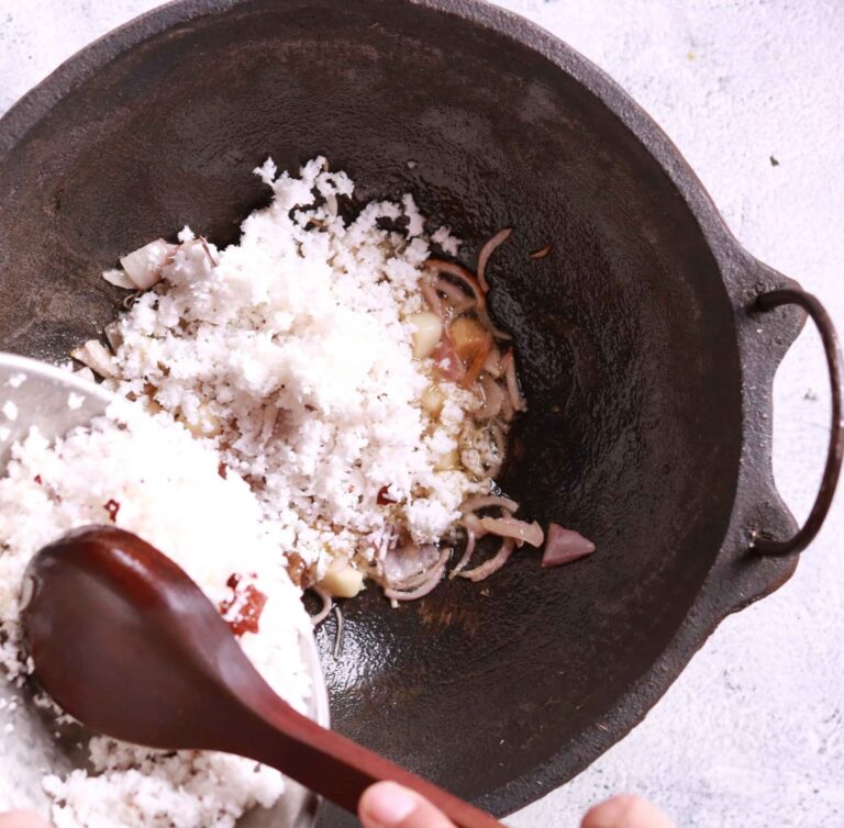 Roasting grated coconut