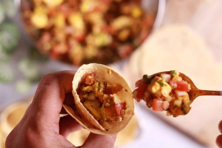 Filling poppadum cones