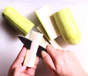 Peeling bottle gourd