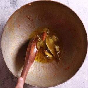 Tempering oil with spices