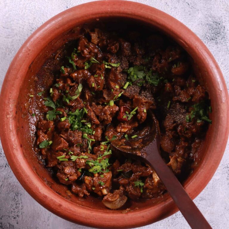 Garnishing with coriander