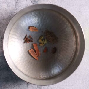 Roasting whole spices in pan