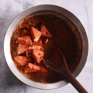 Adding paneer tikka to masala