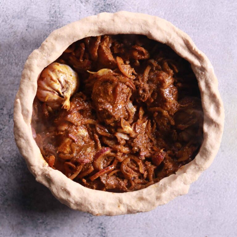Sealing pot with dough