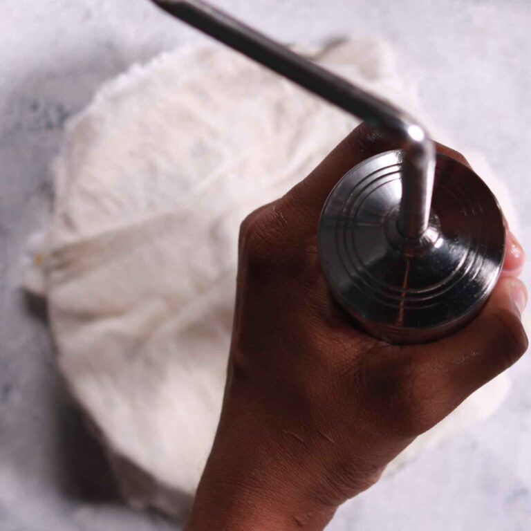 Squeezing dough in circles