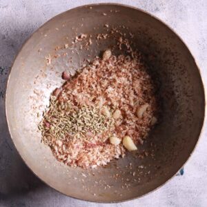 Roasting fennel seeds