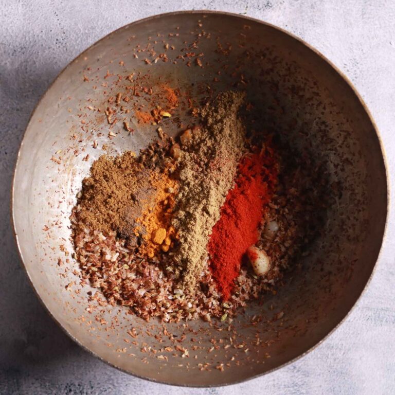 Adding spice powders