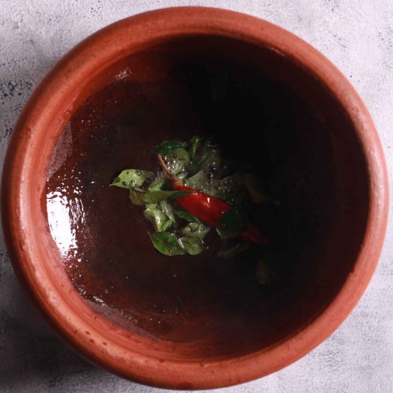 Sautéing chilies and curry leaves
