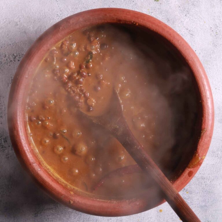 Simmering chickpea curry