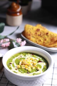 Spinach curry served hot