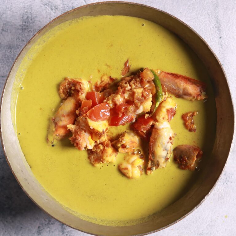 Mixing prawns masala