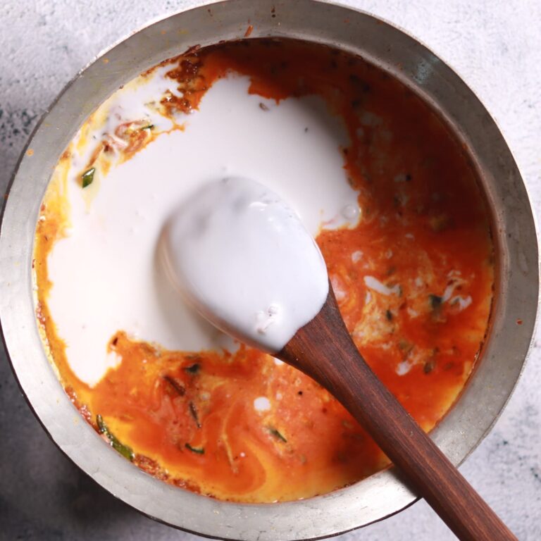 Simmering curry thickens