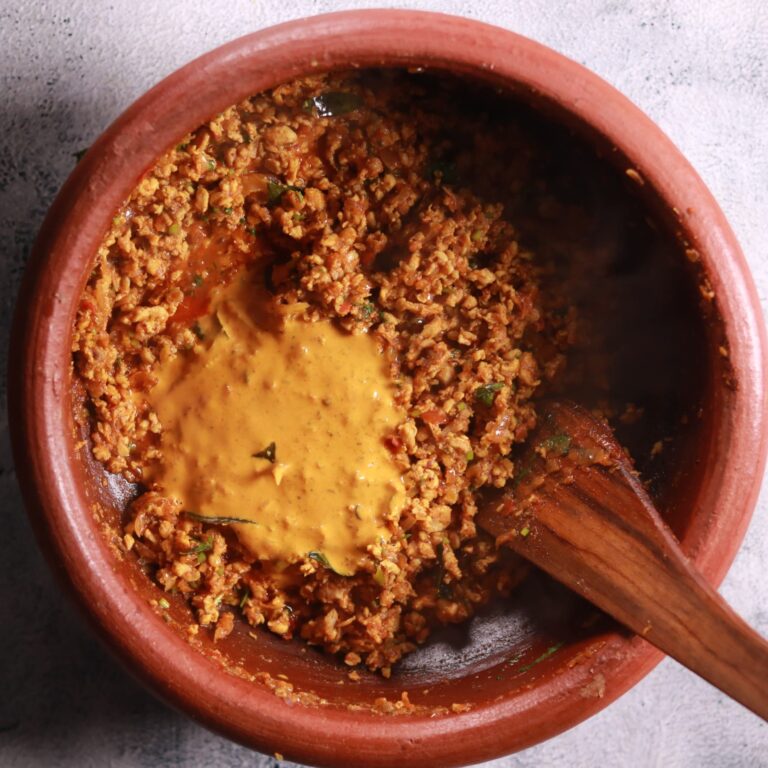 Adding curry to chicken