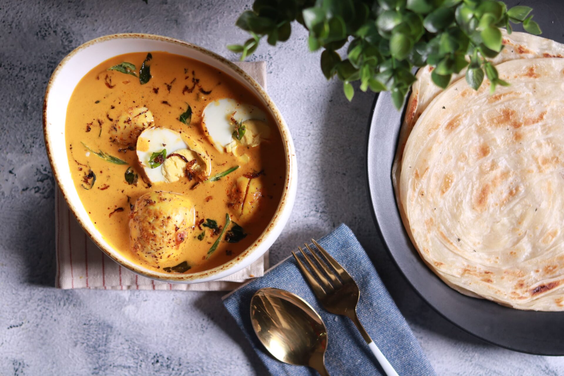 Traditional Kerala Egg Curry with Coconut Milk (Mutta Curry)