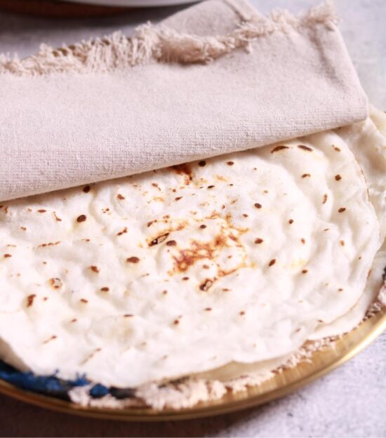 Wrap bhakari in cloth