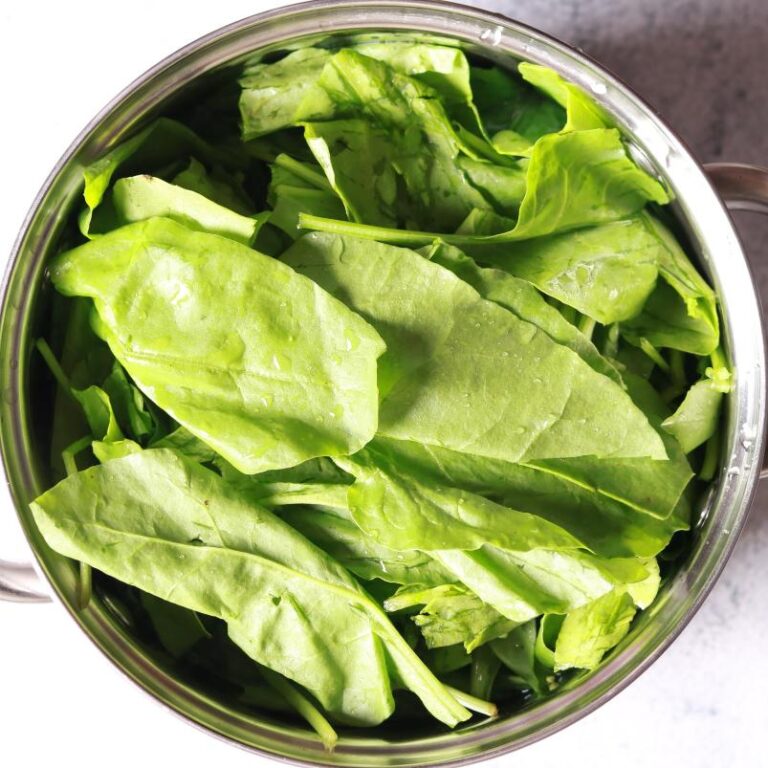 Spinach leaves washing
