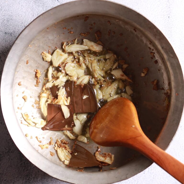 Sautéing ginger garlic