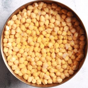Rinsing soaked chickpeas cold water