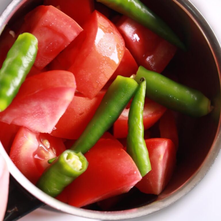 Tomato green chilli fine puree