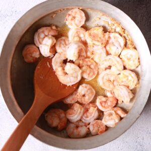 Prawns sautéing with salt
